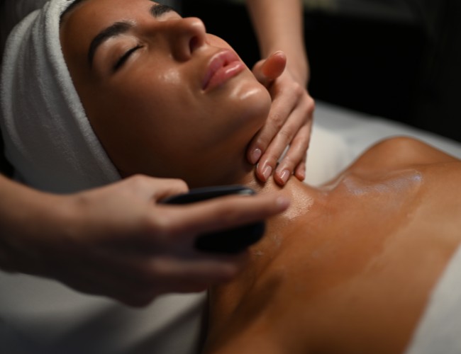 Tratamiento con radiofrecuencia indiba en la piel de cara y cuello en zaragoza